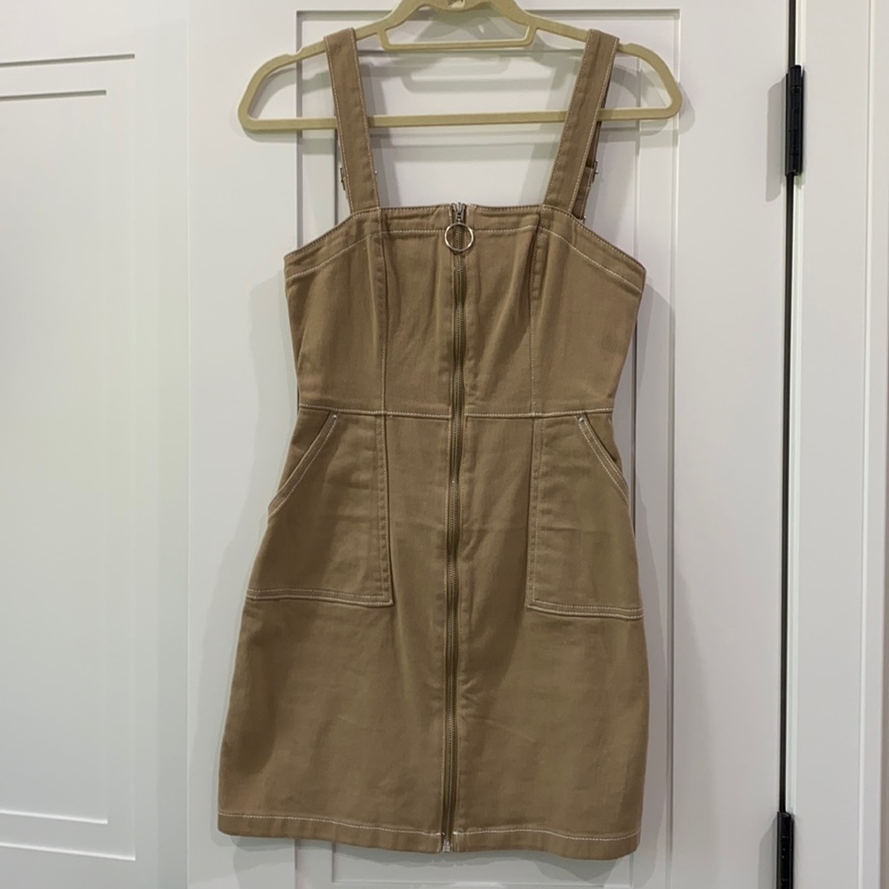 H&M divided tan dress with white stitching & detail zipper